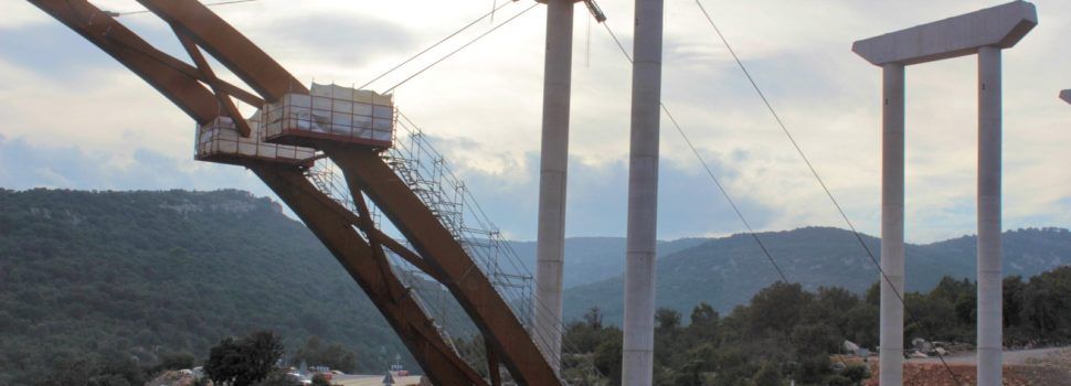 Fotos: Segueix “creixent” el gran viaducte de la N-232