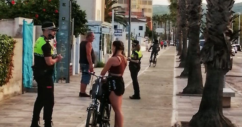 Policia Local engega una campanya per frenar les distraccions al volant