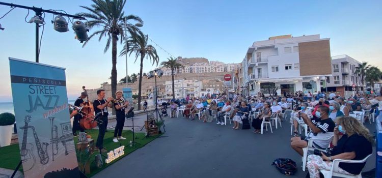 Más de 20.000 personas han participado en las actividades gratuitas de Turismo en Peñíscola este verano