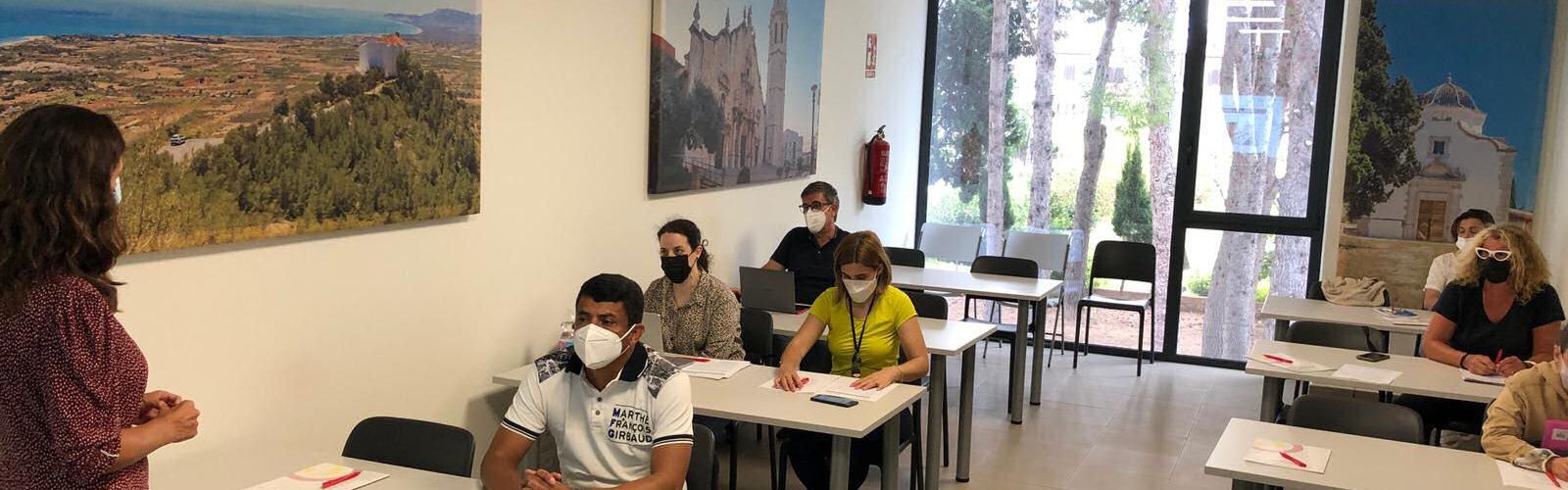 Alcalà-Alcossebre ajuda a comerços i empreses locals a aprofitar l’ús de les noves tecnologies
