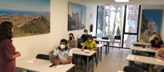 Alcalà-Alcossebre ajuda a comerços i empreses locals a aprofitar l’ús de les noves tecnologies
