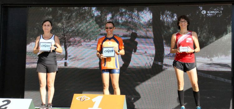 Atletes del Club Esportiu Vinaròs, en el Cros de Castello i la Mitja Marató de València