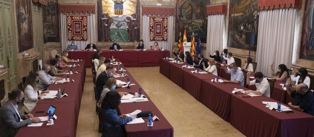 La Diputació aprova un conveni amb la Federació Provincial de Cofraries de Pescadors per a fomentar la recollida de plàstics en la mar