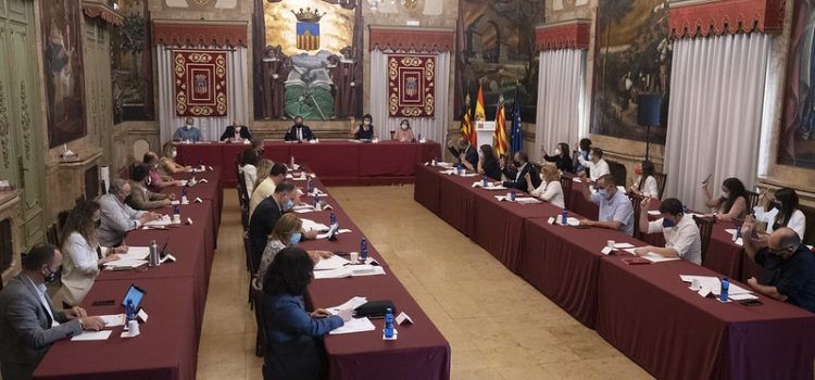 La Diputació aprova un conveni amb la Federació Provincial de Cofraries de Pescadors per a fomentar la recollida de plàstics en la mar