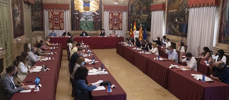 La Diputació aprova un conveni amb la Federació Provincial de Cofraries de Pescadors per a fomentar la recollida de plàstics en la mar