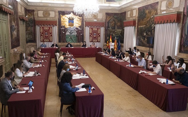 La Diputació aprova un conveni amb la Federació Provincial de Cofraries de Pescadors per a fomentar la recollida de plàstics en la mar
