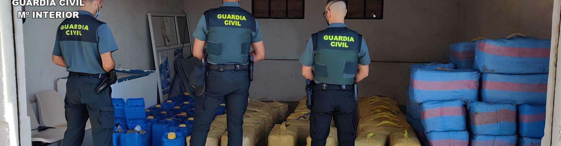 La Guardia Civil interviene un nuevo alijo de hachís y detiene a ocho personas, una de ellas guardia civil, en el Puerto de Vinaròs