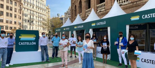 Vinaròs promociona la seua oferta turística en una acció de carrer a València