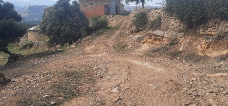 Continuen els treballs de millora en pistes i camins rurals a Morella