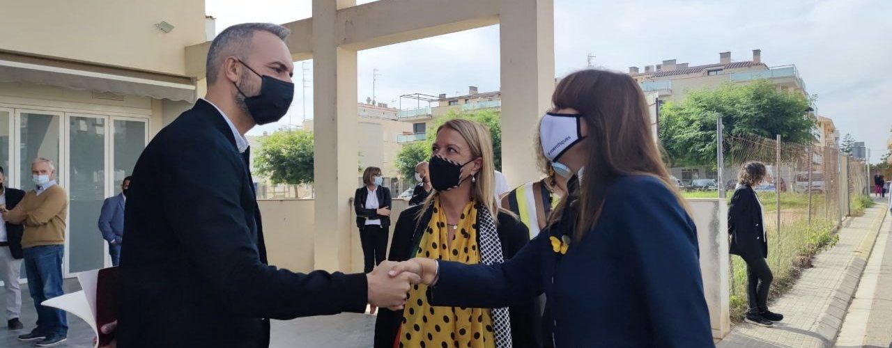 La presidenta del Parlament visita les Cases d’Alcanar i es reuneix amb la Plataforma d’afectats per les inundacions