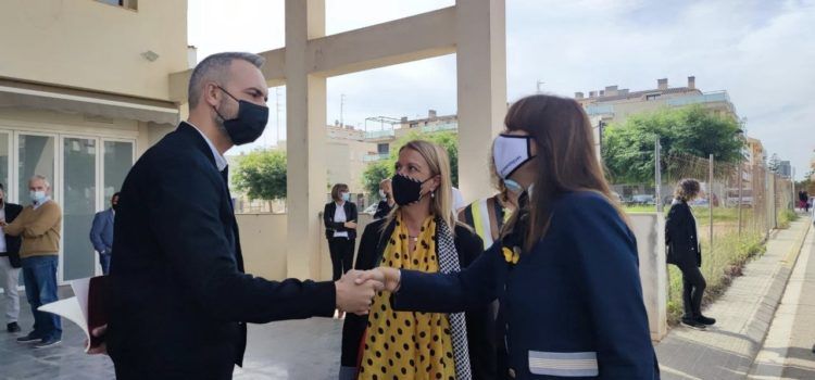 La presidenta del Parlament visita les Cases d’Alcanar i es reuneix amb la Plataforma d’afectats per les inundacions