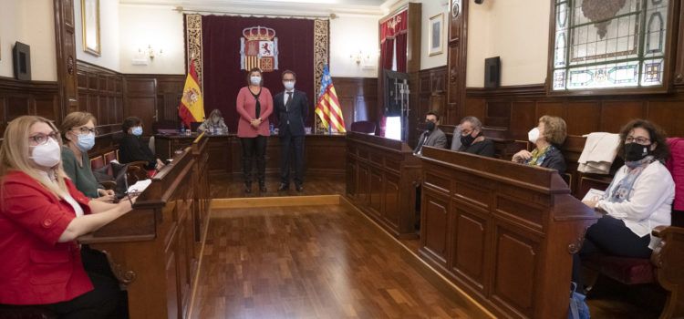 La Diputació, sis dels grans ajuntaments, com Benicarló i Vinaròs i el Col·legi d’Advocats uneixen forces per a reforçar l’assessorament sobre hipoteques