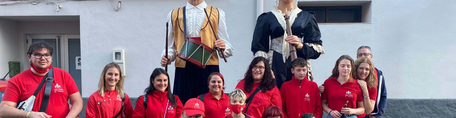 Gegantons, dolçainers i tabaleters de Vinaròs en l’aniversari d'”El Senill” de Torreblanca