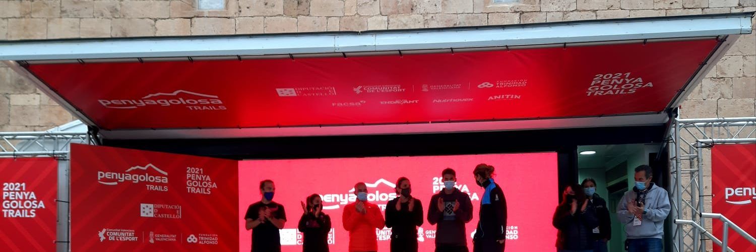 Ruth Sanz lliura els premis de la MiM de Penyagolosa Trails a Vistabella