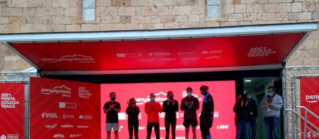Ruth Sanz lliura els premis de la MiM de Penyagolosa Trails a Vistabella