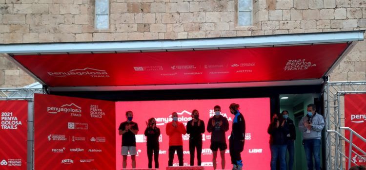 Ruth Sanz lliura els premis de la MiM de Penyagolosa Trails a Vistabella