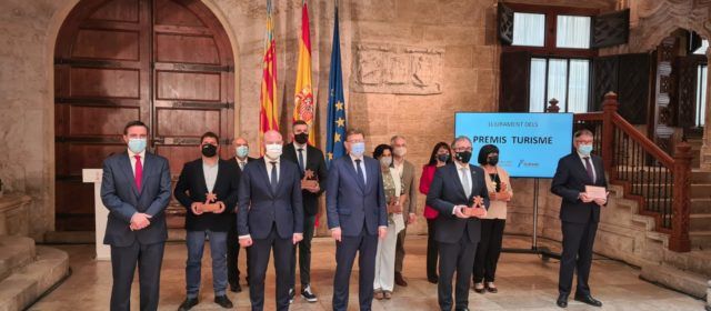 El president José Martí aplaudeix l’esforç d’empreses i productors gastroturístics de Castelló després de rebre el premi de Turisme CV