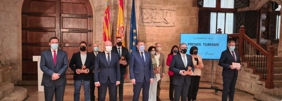 El president José Martí aplaudeix l’esforç d’empreses i productors gastroturístics de Castelló després de rebre el premi de Turisme CV