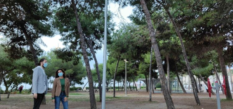 L’Ajuntament instal·la 11 fanals nous al passeig de Fora del Forat