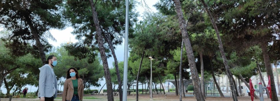 L’Ajuntament instal·la 11 fanals nous al passeig de Fora del Forat