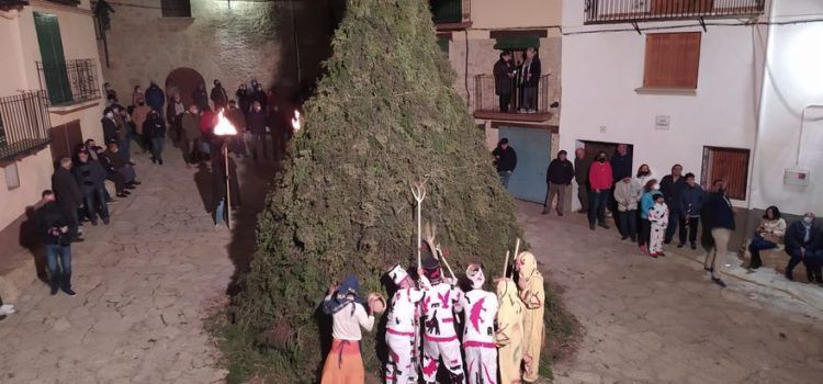 La Todolella: la hoguera de Sant Antoni pasó de enero a octubre
