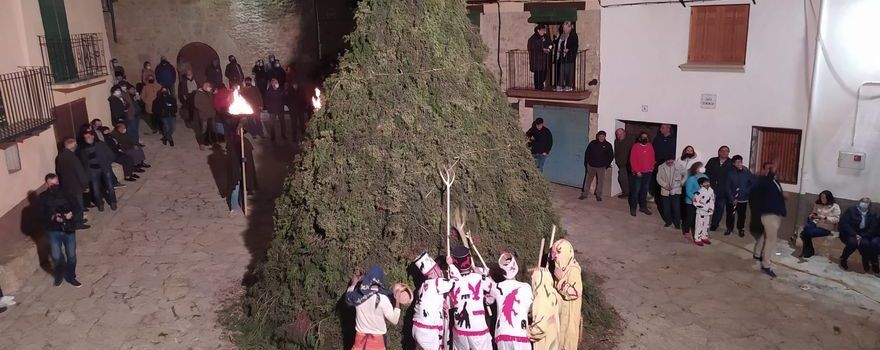 La Todolella: la hoguera de Sant Antoni pasó de enero a octubre