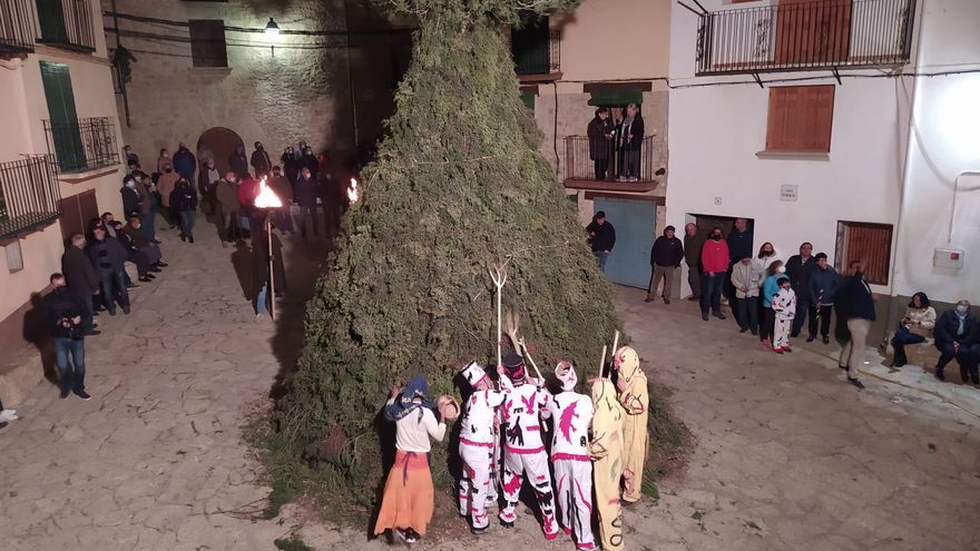 La Todolella: la hoguera de Sant Antoni pasó de enero a octubre