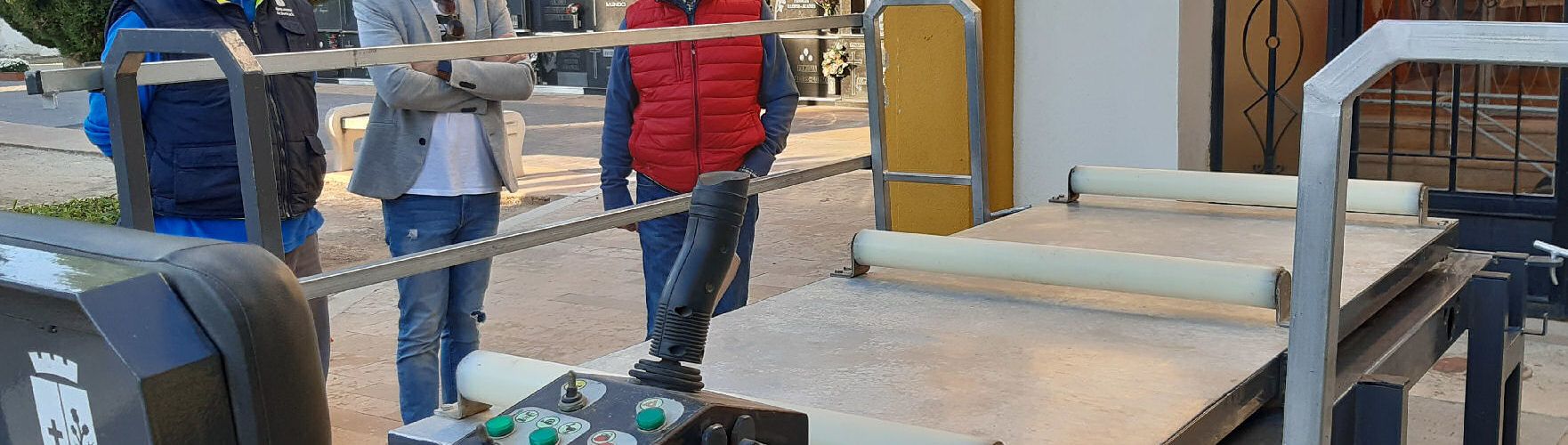 La Brigada d’Obres i Serveis de Benicarló posa a punt el Cementeri per a Tots Sants
