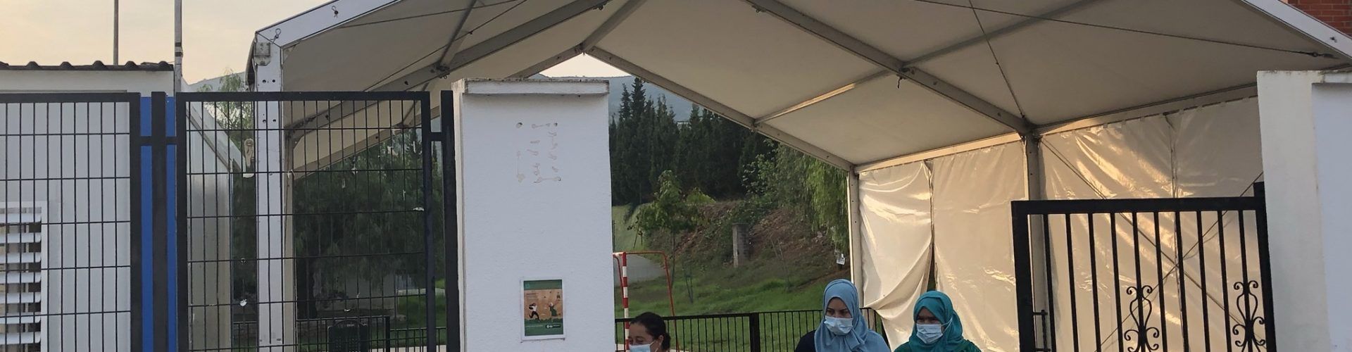Nueva zona de sombra en el patio del aulario del CEIP Albert Selma de Santa Magdalena