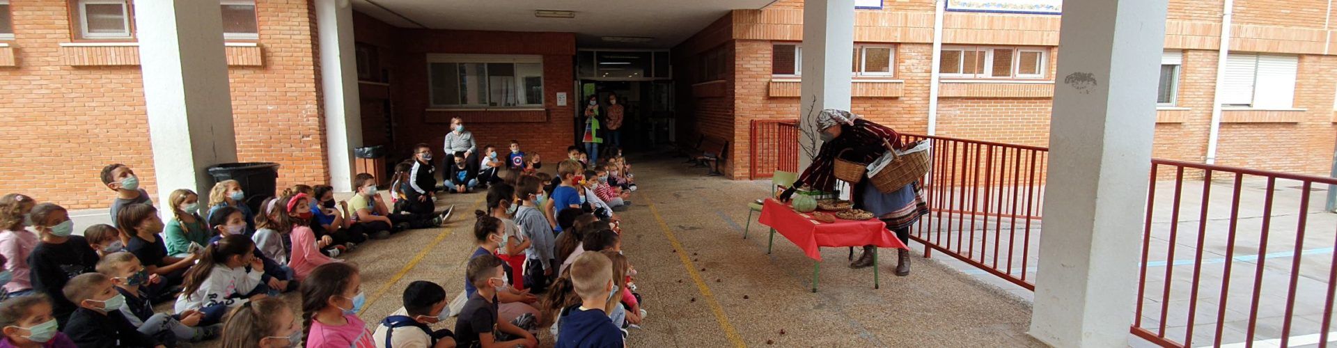 La castanyera visita el col·le Assumpció