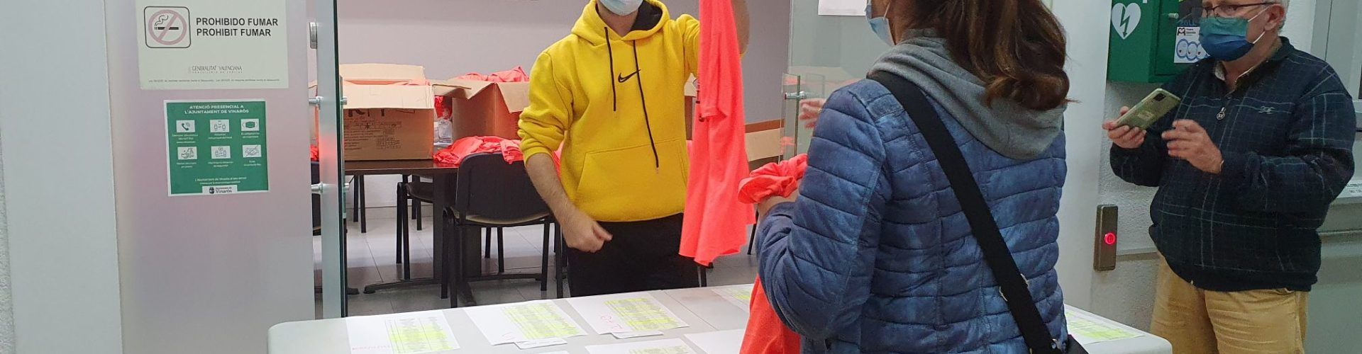 Recollida de samarretes per a la caminada popular de Vinaròs