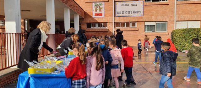 Una fira solidària escolar recapta a Vinaròs quasi 1.800 euros per ajudar La Palma