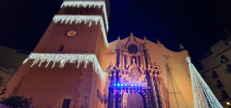 Vídeos i fotos: Vinaròs encén el Nadal