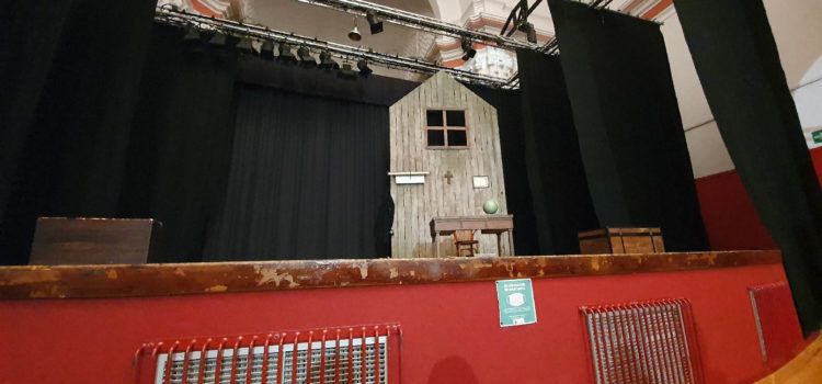 “Historia de una Maestra” triunfa en el Auditori de Vinaròs