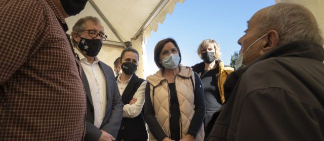 José Martí visita les exhumacions d’afusellats a Castelló, amb assistència del fill d’una veïna de Benicarló que tenia 6 anys quan el seu pare va ser afusellat
