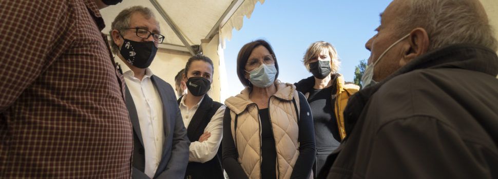 José Martí visita les exhumacions d’afusellats a Castelló, amb assistència del fill d’una veïna de Benicarló que tenia 6 anys quan el seu pare va ser afusellat 