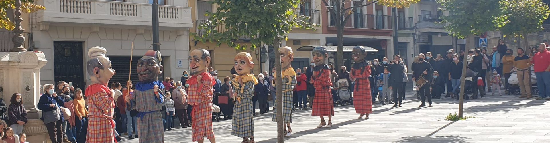 Els nanos i gegants de Vinaròs, en la tercera trobada “Xicotets i Grans” a Alcoi
