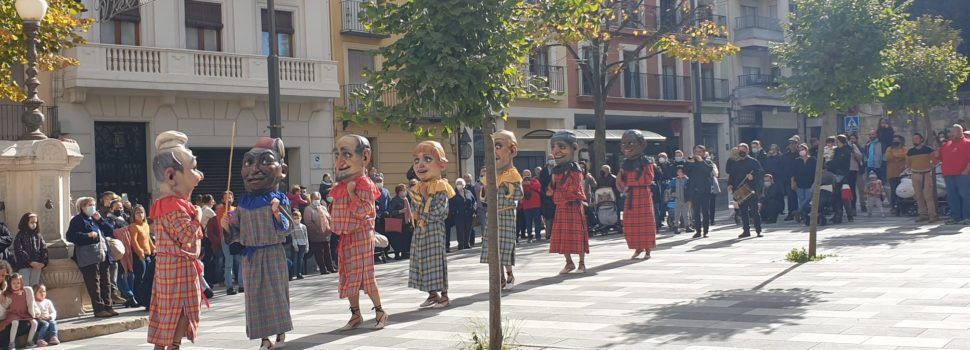 Els nanos i gegants de Vinaròs, en la tercera trobada “Xicotets i Grans” a Alcoi
