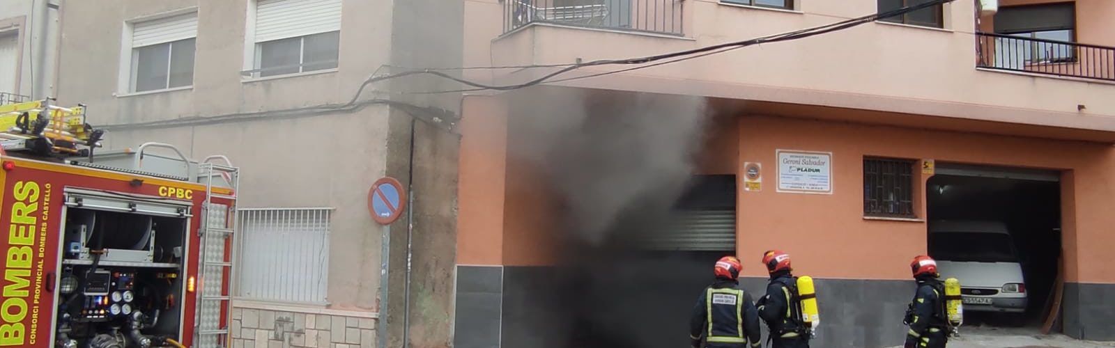 Incendi d’n vehicle a l’aparcament d’un edifici del carrer Ulldecona de Benicarló