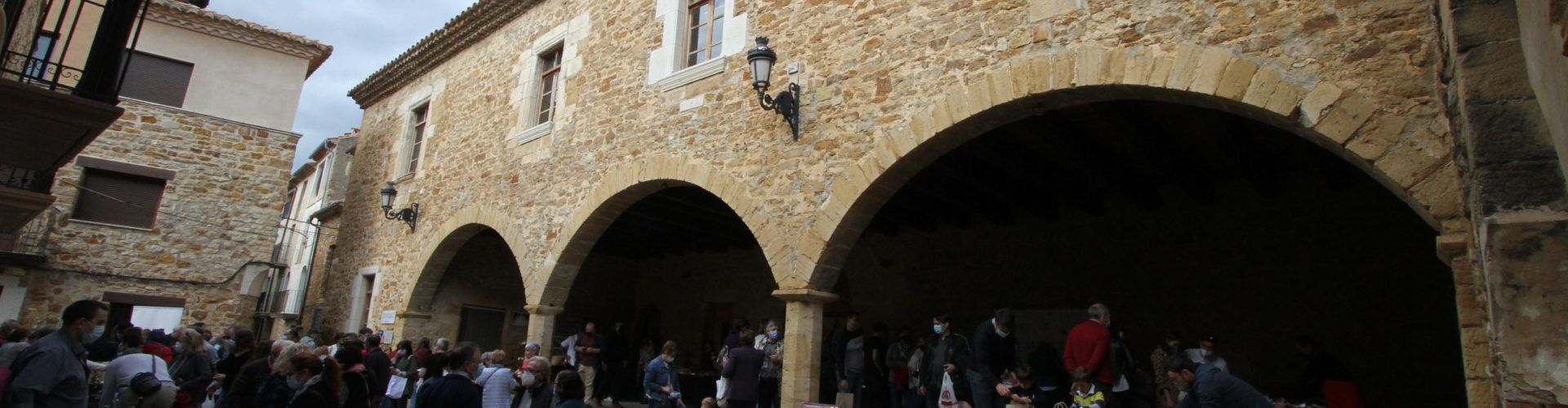 Benassal clausura el Mes de l’Avellana amb un exitós mercat de productes locals