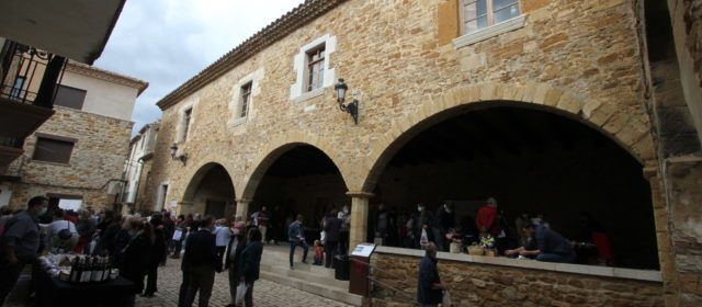 Benassal clausura el Mes de l’Avellana amb un exitós mercat de productes locals