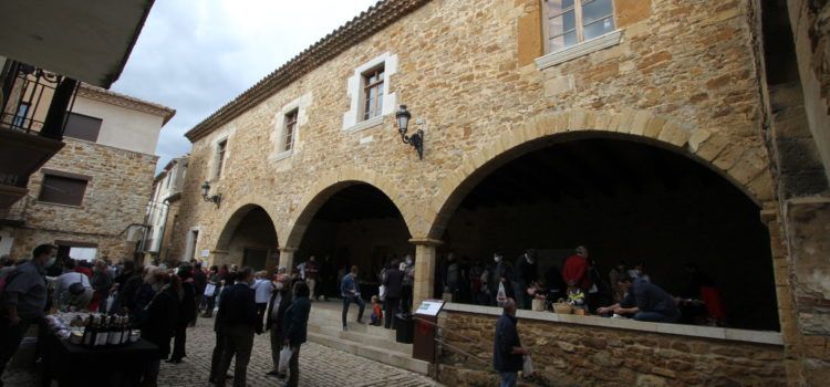 Benassal clausura el Mes de l’Avellana amb un exitós mercat de productes locals