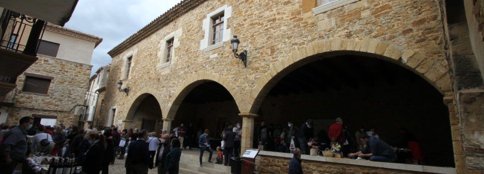 Benassal clausura el Mes de l’Avellana amb un exitós mercat de productes locals