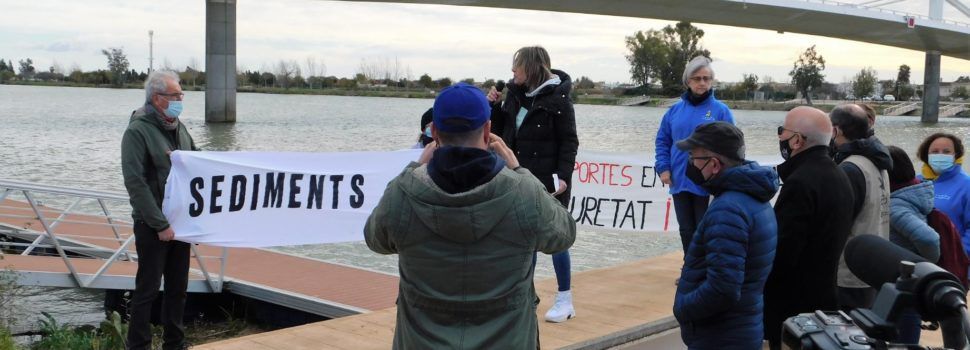 Concentració a Deltebre per demanar l’arribada de més sediments al tram final del riu