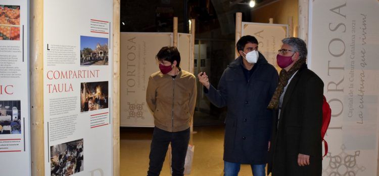 El primer tinent d’alcalde de Tortosa Enric Roig visita Morella per l’exposició sobre la capitalitat tortosina de la cultura catalana