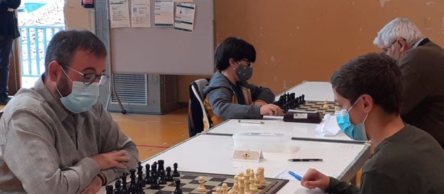 Enoc Altabás lidera en solitari el grup B de l’Individual d’escacs