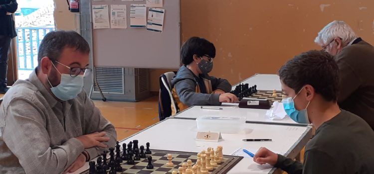 Enoc Altabás lidera en solitari el grup B de l’Individual d’escacs