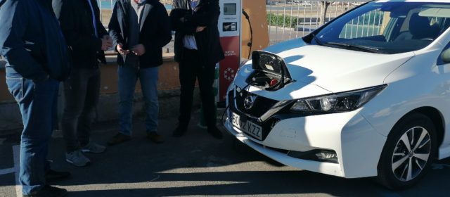 Peníscola compta amb la seua electrolinera per a vehicles elèctrics