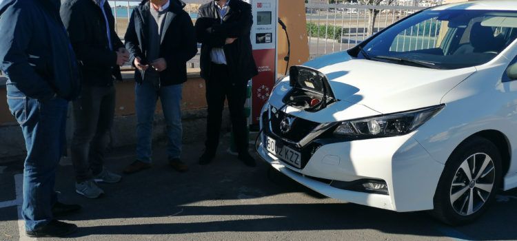 Peníscola compta amb la seua electrolinera per a vehicles elèctrics