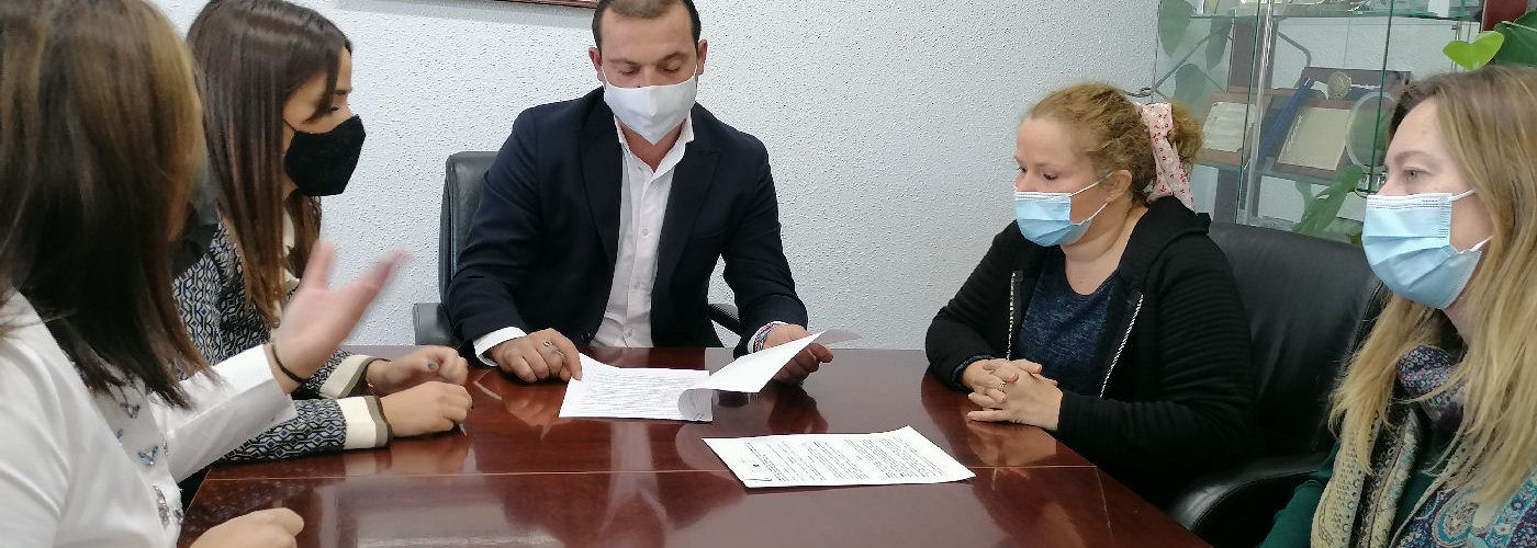 L’Ajuntament de Peníscola subscriu un conveni amb l’Associació de Comerciants per a la promoció i dinamització del comerç en la localitat